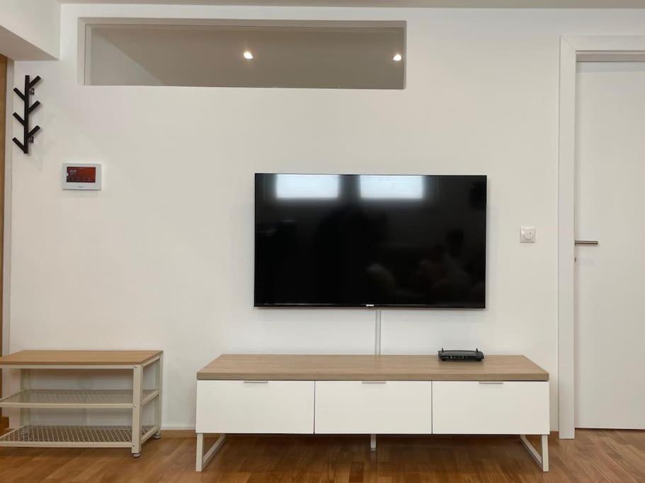 1,5-Zimmer, Top Ausgestattet, 4 Pers, Souterrain ฟลินทส์บาค ภายนอก รูปภาพ